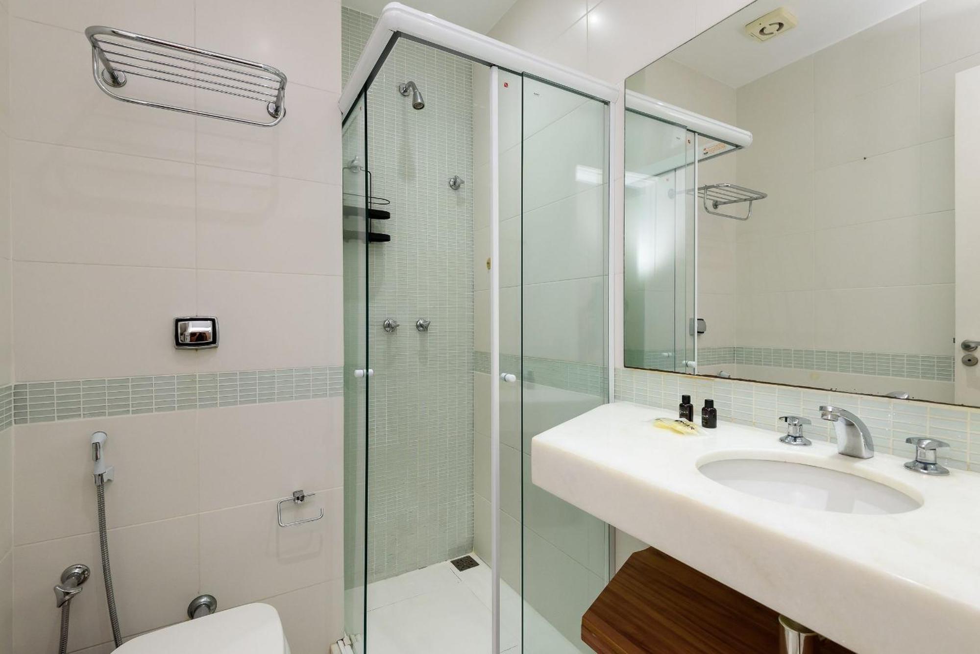 Apartamento 2 Quartos No Leblon A 300m Da | Adp 386/603 *